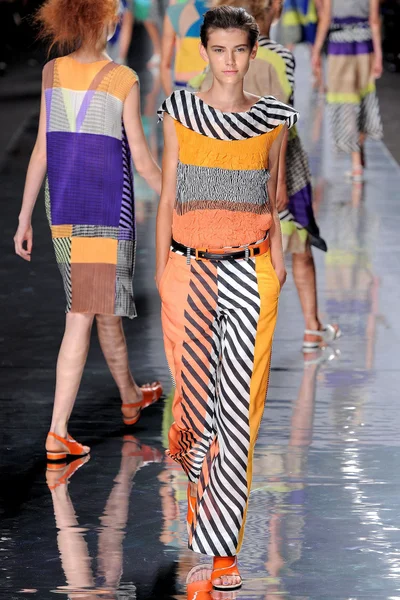 Look 32